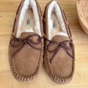 UGG Slippers Women's Size 8 Excellent condition